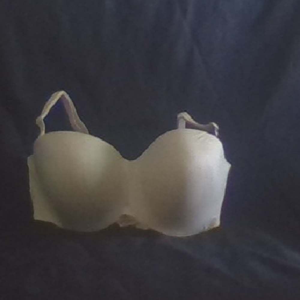 Victoria's Secret Cream Molded Cup Bra